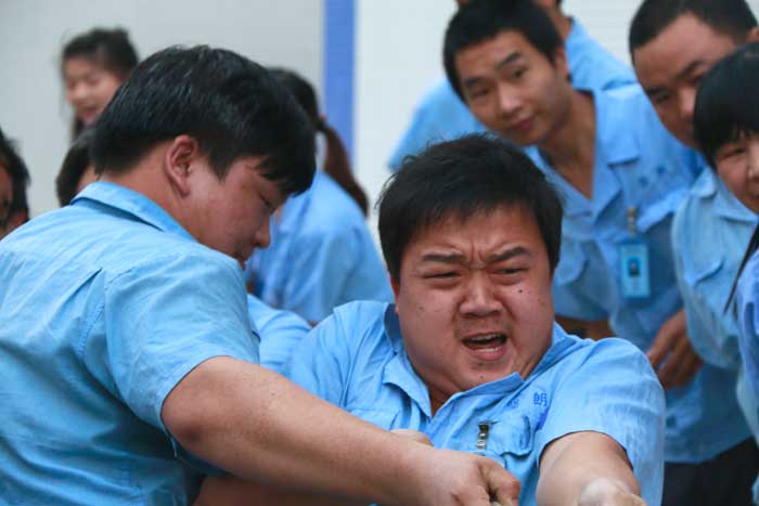 2016趣味运动会拔河之加油，兄弟们.jpg